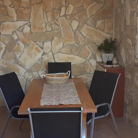 àpartmani Mary Appartamento Povljana